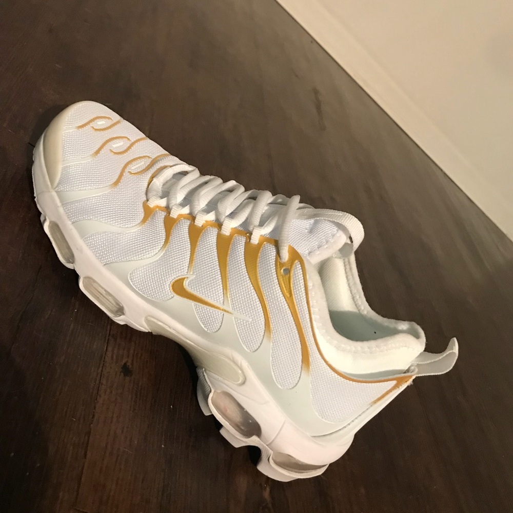 Brand new never worn custom Nike Airmax shoes